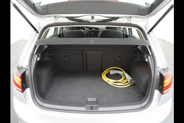 Volkswagen e-Golf e-Golf STOELVERWARMING | KEYLESS | RIJKLAAR INCL. 12 MND. BOVAGGARANTIE