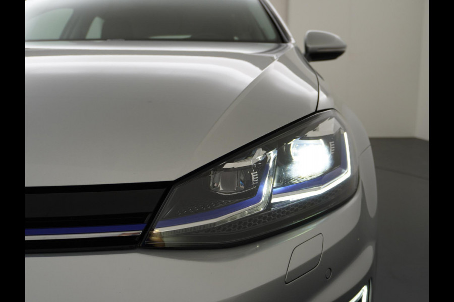 Volkswagen e-Golf e-Golf STOELVERWARMING | KEYLESS | RIJKLAAR INCL. 12 MND. BOVAGGARANTIE