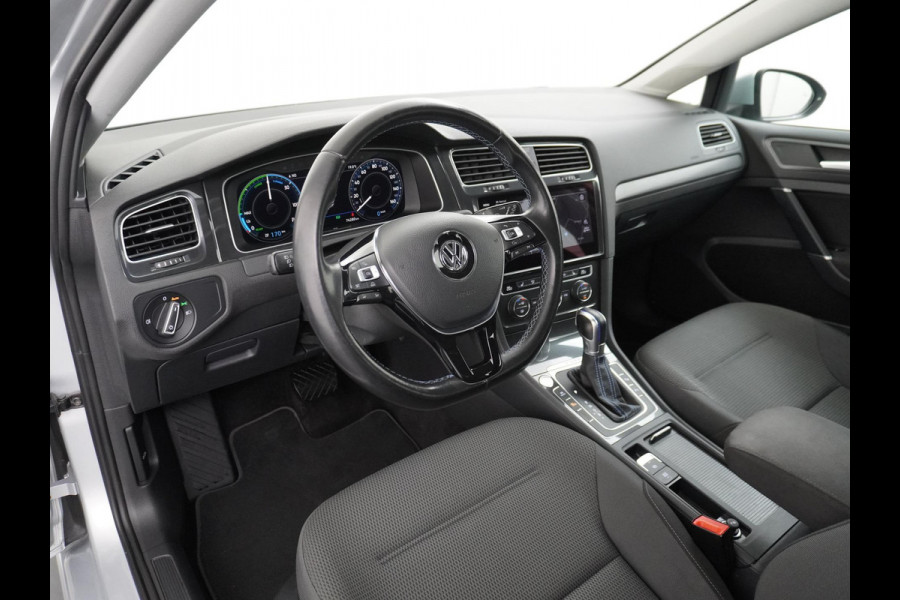 Volkswagen e-Golf e-Golf STOELVERWARMING | KEYLESS | RIJKLAAR INCL. 12 MND. BOVAGGARANTIE