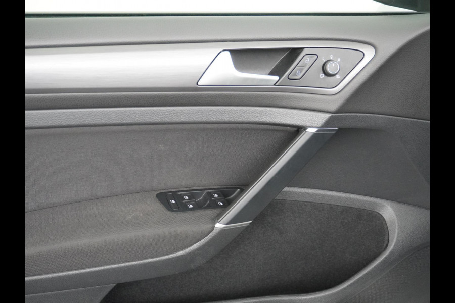 Volkswagen e-Golf e-Golf STOELVERWARMING | KEYLESS | RIJKLAAR INCL. 12 MND. BOVAGGARANTIE