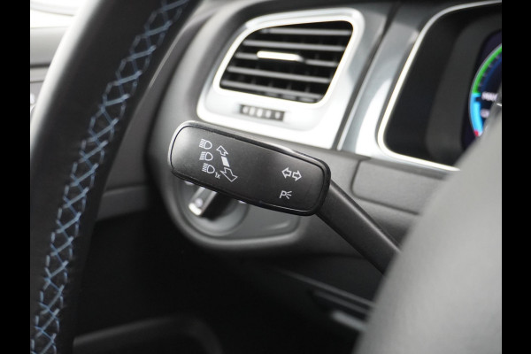 Volkswagen e-Golf e-Golf STOELVERWARMING | KEYLESS | RIJKLAAR INCL. 12 MND. BOVAGGARANTIE
