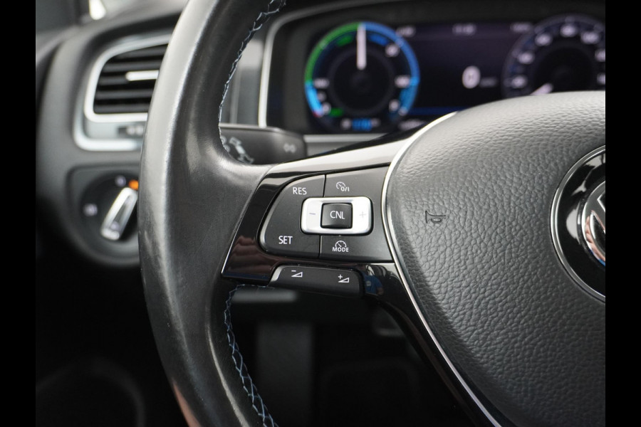 Volkswagen e-Golf e-Golf STOELVERWARMING | KEYLESS | RIJKLAAR INCL. 12 MND. BOVAGGARANTIE