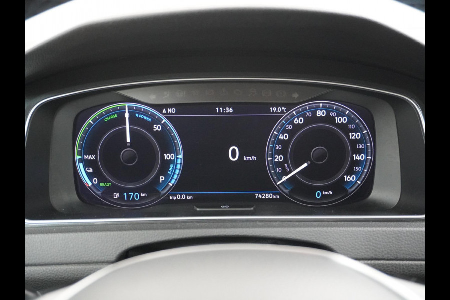 Volkswagen e-Golf e-Golf STOELVERWARMING | KEYLESS | RIJKLAAR INCL. 12 MND. BOVAGGARANTIE