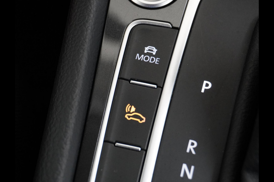 Volkswagen e-Golf e-Golf STOELVERWARMING | KEYLESS | RIJKLAAR INCL. 12 MND. BOVAGGARANTIE