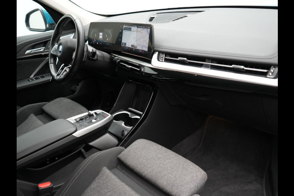 BMW X1 xDrive25e Plug In Hybrid 245pk Dealer O.H PHEV | Trekhaak af Fabriek | Adaptive Cruise | Sportstoelen Memory | Stuur & Stoelverwarming | Harman Kardon | Widescreen Navi | Sfeerverlichting | Keyless |