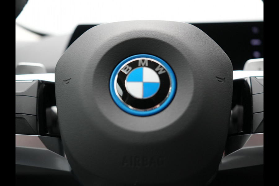 BMW X1 xDrive25e Plug In Hybrid 245pk Dealer O.H PHEV | Trekhaak af Fabriek | Adaptive Cruise | Sportstoelen Memory | Stuur & Stoelverwarming | Harman Kardon | Widescreen Navi | Sfeerverlichting | Keyless |