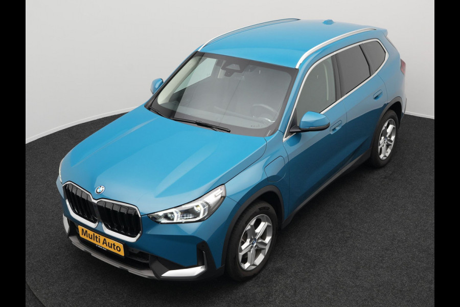 BMW X1 xDrive25e Plug In Hybrid 245pk Dealer O.H PHEV | Trekhaak af Fabriek | Adaptive Cruise | Sportstoelen Memory | Stuur & Stoelverwarming | Harman Kardon | Widescreen Navi | Sfeerverlichting | Keyless |
