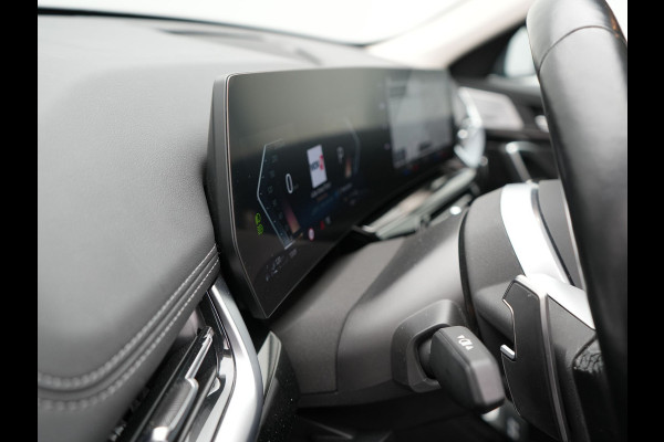 BMW X1 xDrive25e Plug In Hybrid 245pk Dealer O.H PHEV | Trekhaak af Fabriek | Adaptive Cruise | Sportstoelen Memory | Stuur & Stoelverwarming | Harman Kardon | Widescreen Navi | Sfeerverlichting | Keyless |