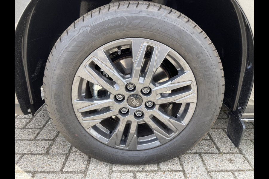 Ford Transit Custom 320 2.0 TDCI L2H1 Trend originele Ford DC 5 persoons / vaste prijs rijklaar € 43.650 ex btw / lease vanaf € 717 / dubbele schuifdeur links rechts / stoelverwarming / trekhaak !