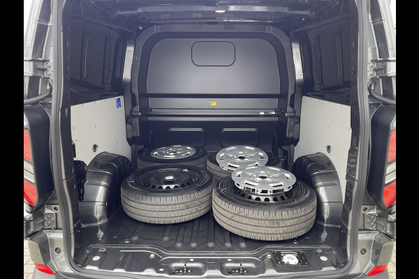 Ford Transit Custom 320 2.0 TDCI L2H1 Trend originele Ford DC 5 persoons / vaste prijs rijklaar € 43.650 ex btw / lease vanaf € 717 / dubbele schuifdeur links rechts / stoelverwarming / trekhaak !