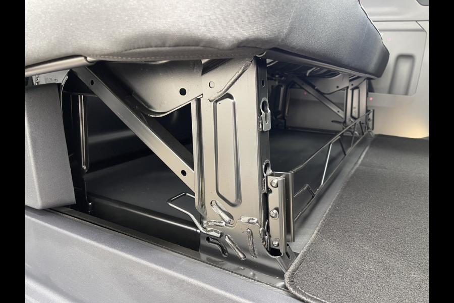 Ford Transit Custom 320 2.0 TDCI L2H1 Trend originele Ford DC 5 persoons / vaste prijs rijklaar € 43.650 ex btw / lease vanaf € 717 / dubbele schuifdeur links rechts / stoelverwarming / trekhaak !