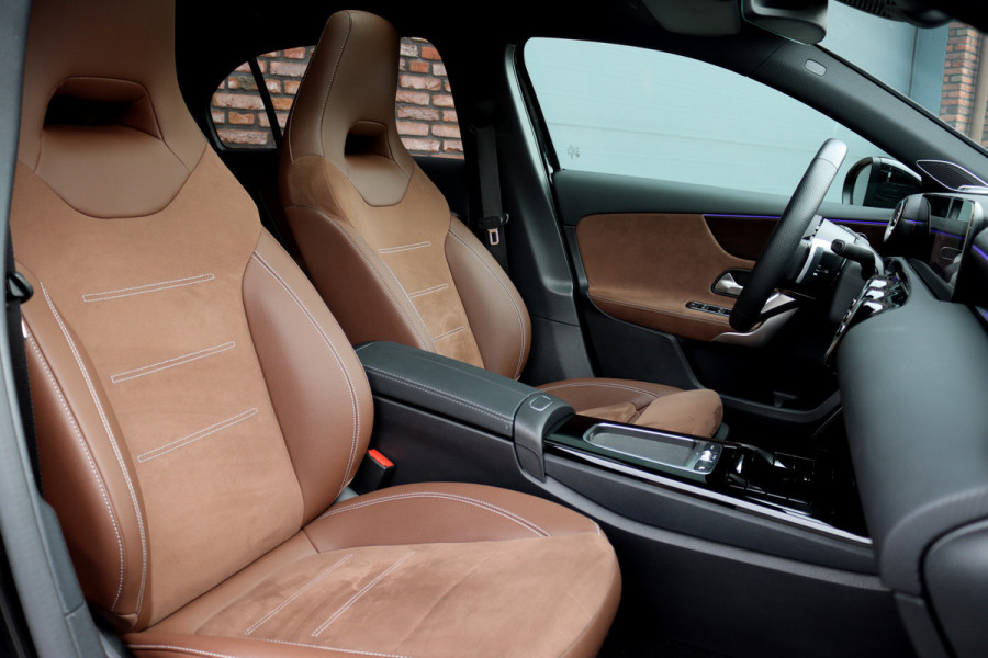 Mercedes-Benz A-Klasse 250 e AMG Line Premium Aut8 | Distronic | Panoramadak | Burmester | Verwarmd Stuurwiel | Keyless Go | Camera | Multibeam LED |