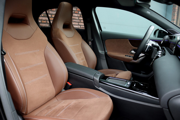 Mercedes-Benz A-Klasse 250 e AMG Line Premium Aut8 | Distronic | Panoramadak | Burmester | Verwarmd Stuurwiel | Keyless Go | Camera | Multibeam LED |