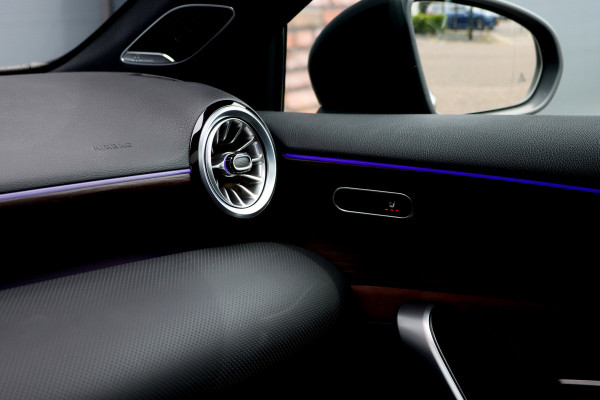 Mercedes-Benz A-Klasse 250 e AMG Line Premium Aut8 | Distronic | Panoramadak | Burmester | Verwarmd Stuurwiel | Keyless Go | Camera | Multibeam LED |