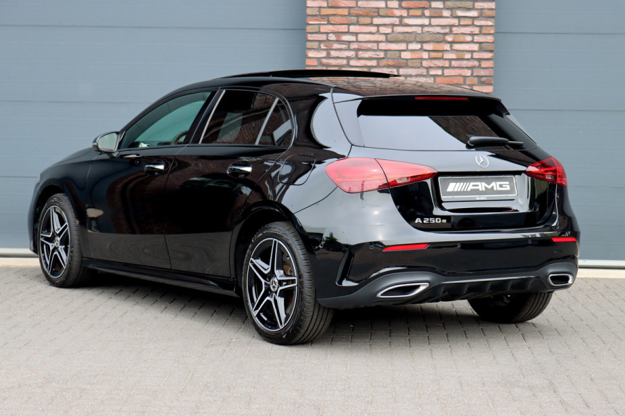 Mercedes-Benz A-Klasse 250 e AMG Line Premium Aut8 | Distronic | Panoramadak | Burmester | Verwarmd Stuurwiel | Keyless Go | Camera | Multibeam LED |