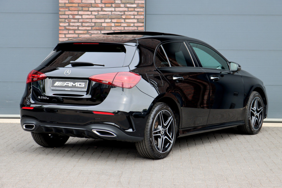 Mercedes-Benz A-Klasse 250 e AMG Line Premium Aut8 | Distronic | Panoramadak | Burmester | Verwarmd Stuurwiel | Keyless Go | Camera | Multibeam LED |