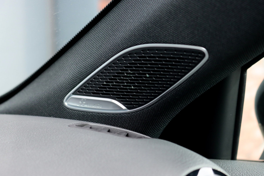 Mercedes-Benz A-Klasse 250 e AMG Line Premium Aut8 | Distronic | Panoramadak | Burmester | Verwarmd Stuurwiel | Keyless Go | Camera | Multibeam LED |