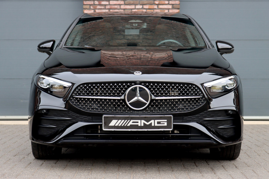 Mercedes-Benz A-Klasse 250 e AMG Line Premium Aut8 | Distronic | Panoramadak | Burmester | Verwarmd Stuurwiel | Keyless Go | Camera | Multibeam LED |