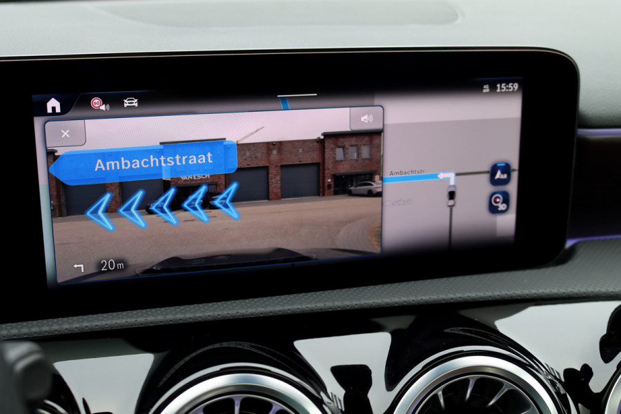 Mercedes-Benz A-Klasse 250 e AMG Line Premium Aut8 | Distronic | Panoramadak | Burmester | Verwarmd Stuurwiel | Keyless Go | Camera | Multibeam LED |