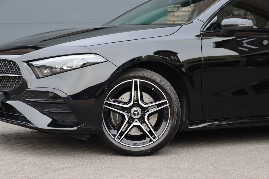 Mercedes-Benz A-Klasse 250 e AMG Line Premium Aut8 | Distronic | Panoramadak | Burmester | Verwarmd Stuurwiel | Keyless Go | Camera | Multibeam LED |