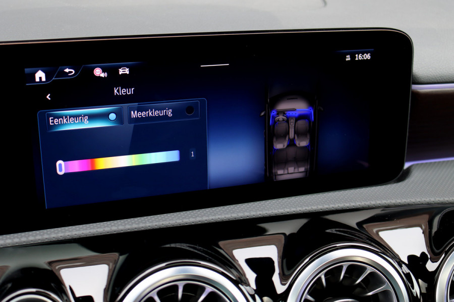 Mercedes-Benz A-Klasse 250 e AMG Line Premium Aut8 | Distronic | Panoramadak | Burmester | Verwarmd Stuurwiel | Keyless Go | Camera | Multibeam LED |