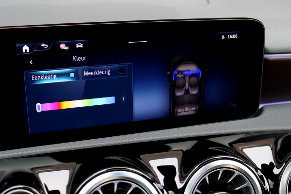 Mercedes-Benz A-Klasse 250 e AMG Line Premium Aut8 | Distronic | Panoramadak | Burmester | Verwarmd Stuurwiel | Keyless Go | Camera | Multibeam LED |