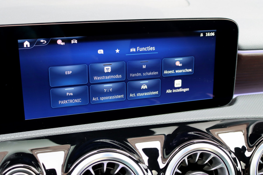 Mercedes-Benz A-Klasse 250 e AMG Line Premium Aut8 | Distronic | Panoramadak | Burmester | Verwarmd Stuurwiel | Keyless Go | Camera | Multibeam LED |