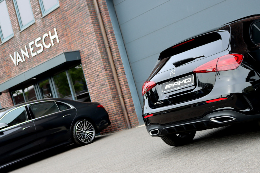 Mercedes-Benz A-Klasse 250 e AMG Line Premium Aut8 | Distronic | Panoramadak | Burmester | Verwarmd Stuurwiel | Keyless Go | Camera | Multibeam LED |