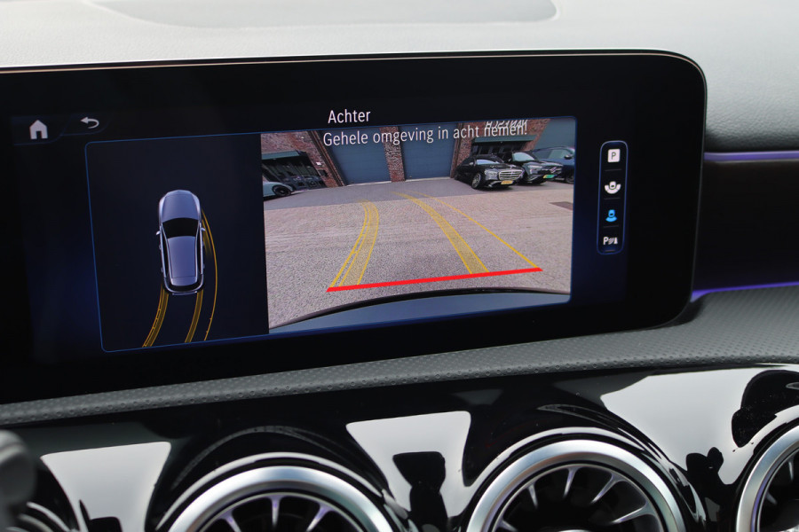 Mercedes-Benz A-Klasse 250 e AMG Line Premium Aut8 | Distronic | Panoramadak | Burmester | Verwarmd Stuurwiel | Keyless Go | Camera | Multibeam LED |