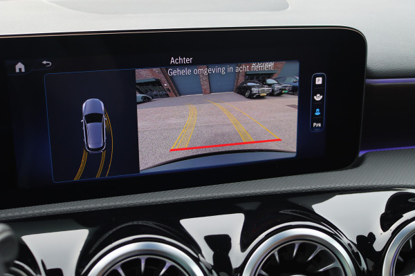 Mercedes-Benz A-Klasse 250 e AMG Line Premium Aut8 | Distronic | Panoramadak | Burmester | Verwarmd Stuurwiel | Keyless Go | Camera | Multibeam LED |
