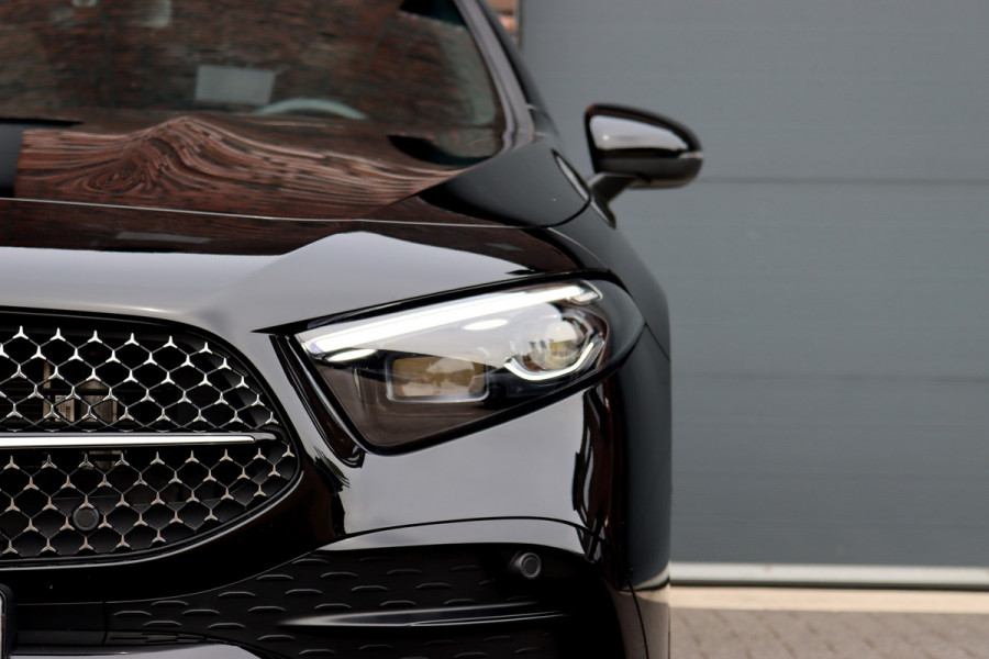Mercedes-Benz A-Klasse 250 e AMG Line Premium Aut8 | Distronic | Panoramadak | Burmester | Verwarmd Stuurwiel | Keyless Go | Camera | Multibeam LED |