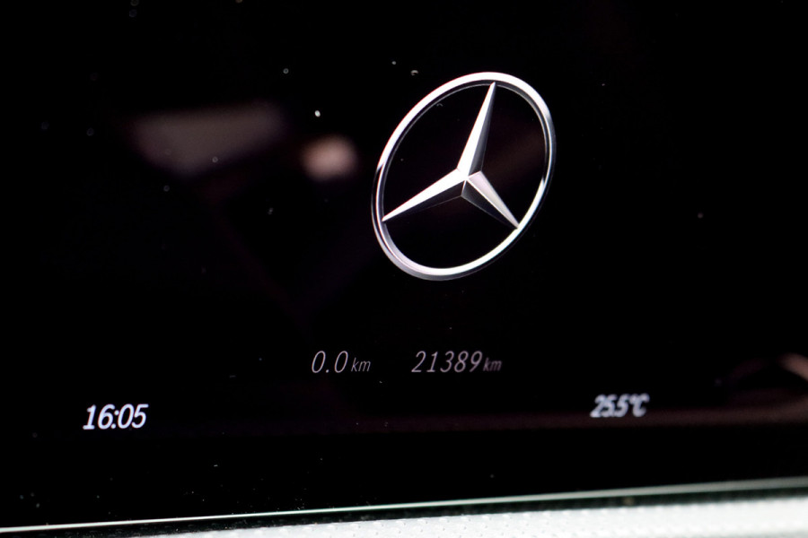 Mercedes-Benz A-Klasse 250 e AMG Line Premium Aut8 | Distronic | Panoramadak | Burmester | Verwarmd Stuurwiel | Keyless Go | Camera | Multibeam LED |