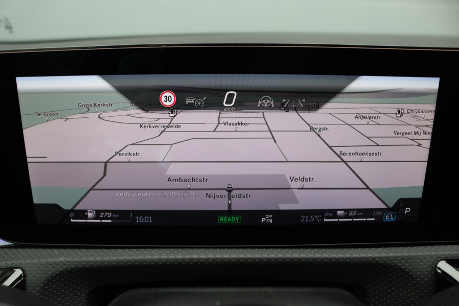 Mercedes-Benz A-Klasse 250 e AMG Line Premium Aut8 | Distronic | Panoramadak | Burmester | Verwarmd Stuurwiel | Keyless Go | Camera | Multibeam LED |
