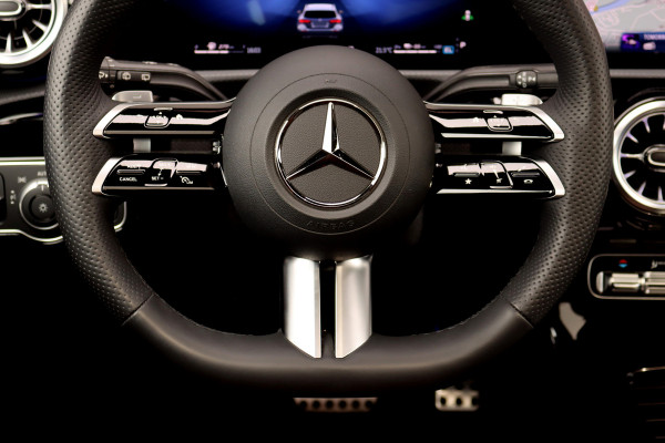 Mercedes-Benz A-Klasse 250 e AMG Line Premium Aut8 | Distronic | Panoramadak | Burmester | Verwarmd Stuurwiel | Keyless Go | Camera | Multibeam LED |