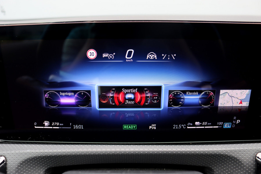 Mercedes-Benz A-Klasse 250 e AMG Line Premium Aut8 | Distronic | Panoramadak | Burmester | Verwarmd Stuurwiel | Keyless Go | Camera | Multibeam LED |
