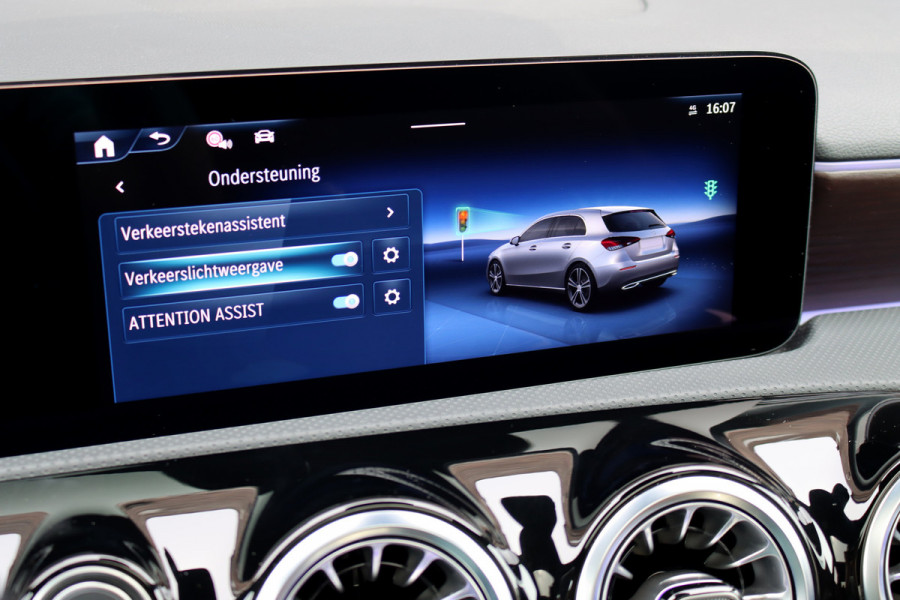 Mercedes-Benz A-Klasse 250 e AMG Line Premium Aut8 | Distronic | Panoramadak | Burmester | Verwarmd Stuurwiel | Keyless Go | Camera | Multibeam LED |