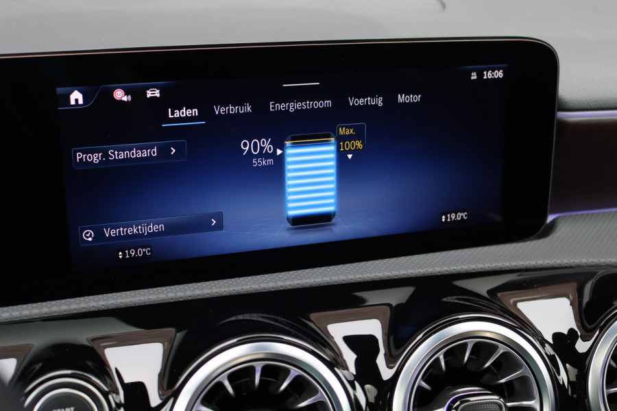 Mercedes-Benz A-Klasse 250 e AMG Line Premium Aut8 | Distronic | Panoramadak | Burmester | Verwarmd Stuurwiel | Keyless Go | Camera | Multibeam LED |