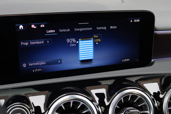 Mercedes-Benz A-Klasse 250 e AMG Line Premium Aut8 | Distronic | Panoramadak | Burmester | Verwarmd Stuurwiel | Keyless Go | Camera | Multibeam LED |