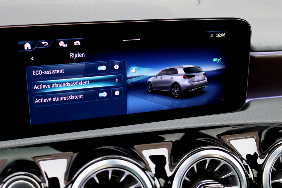Mercedes-Benz A-Klasse 250 e AMG Line Premium Aut8 | Distronic | Panoramadak | Burmester | Verwarmd Stuurwiel | Keyless Go | Camera | Multibeam LED |