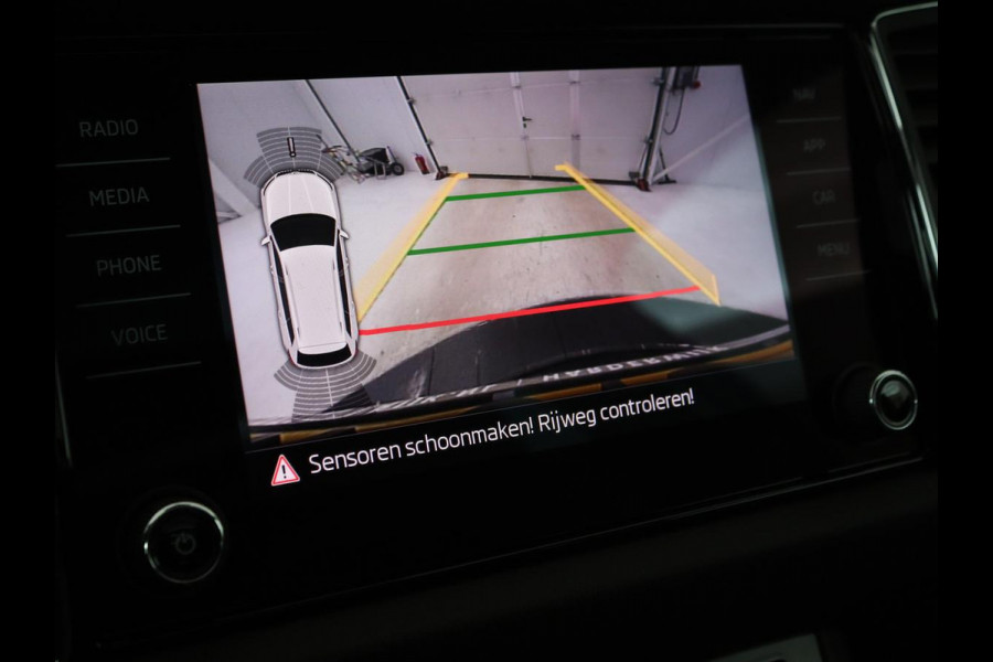 Škoda Kodiaq 1.4 TSI Ambition 7-persoons | Panoramadak | Stoel & stuurverwarming | Adaptive cruise | Trekhaak | Carplay | Full LED | Navigatie