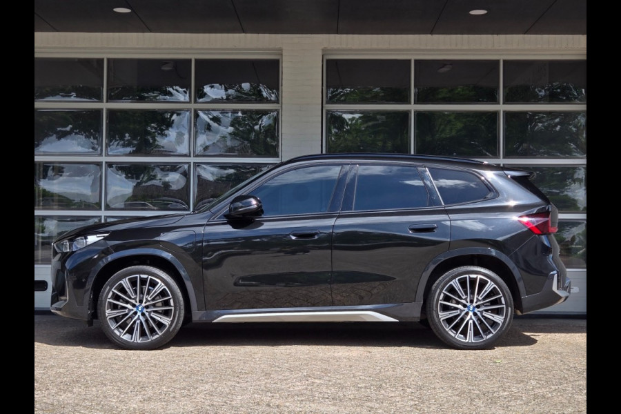 BMW X1 XDRIVE30E X-LINE I SPORTSTOELEN I LEDER I 20 INCH VELGEN I TREKHAAK I