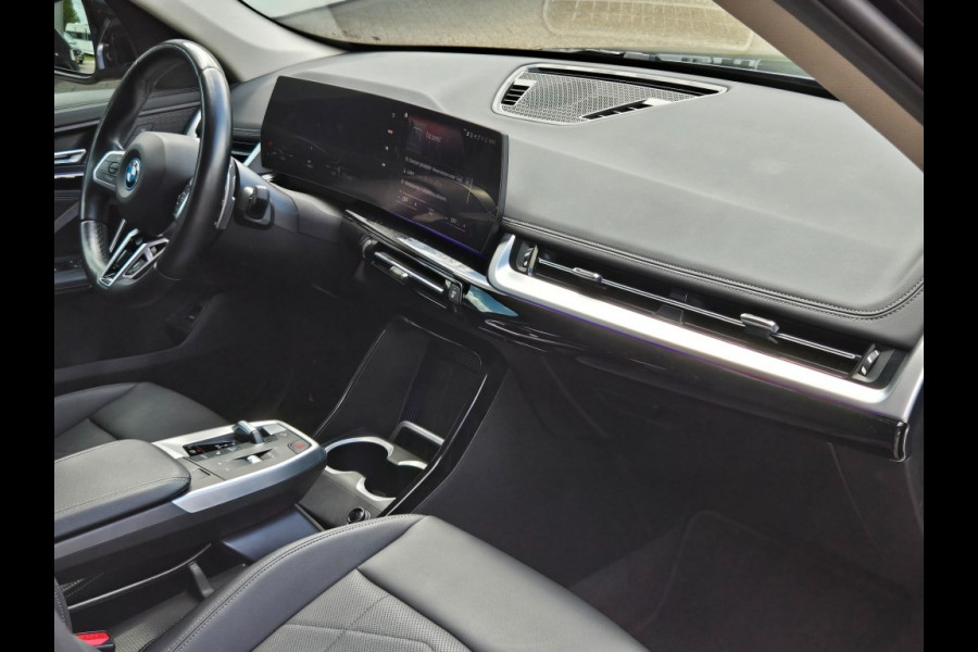 BMW X1 XDRIVE30E X-LINE I SPORTSTOELEN I LEDER I 20 INCH VELGEN I TREKHAAK I