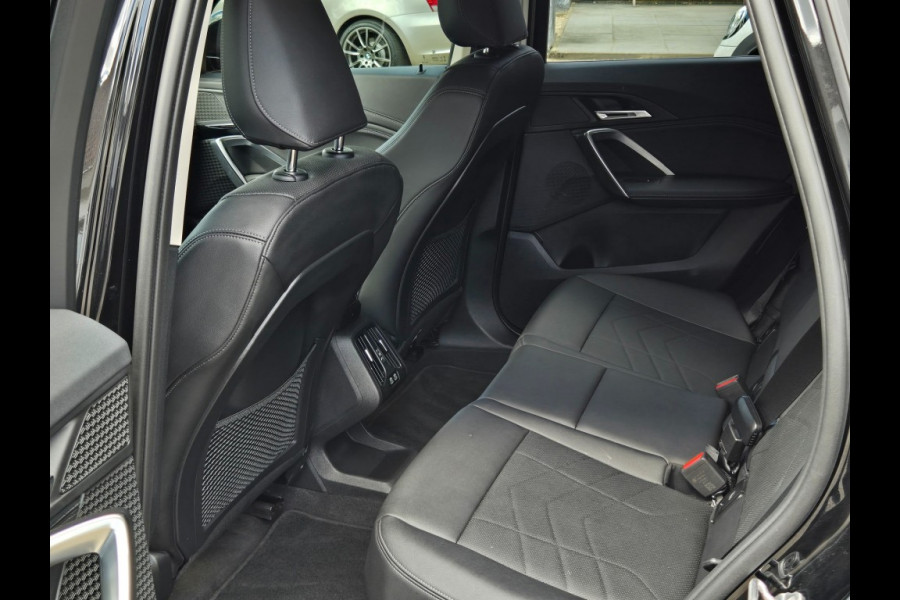 BMW X1 XDRIVE30E X-LINE I SPORTSTOELEN I LEDER I 20 INCH VELGEN I TREKHAAK I