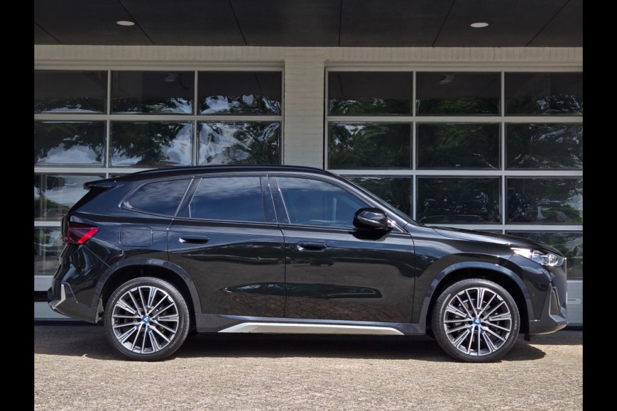 BMW X1 XDRIVE30E X-LINE I SPORTSTOELEN I LEDER I 20 INCH VELGEN I TREKHAAK I