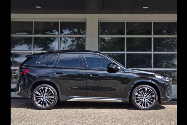 BMW X1 XDRIVE30E X-LINE I SPORTSTOELEN I LEDER I 20 INCH VELGEN I TREKHAAK I