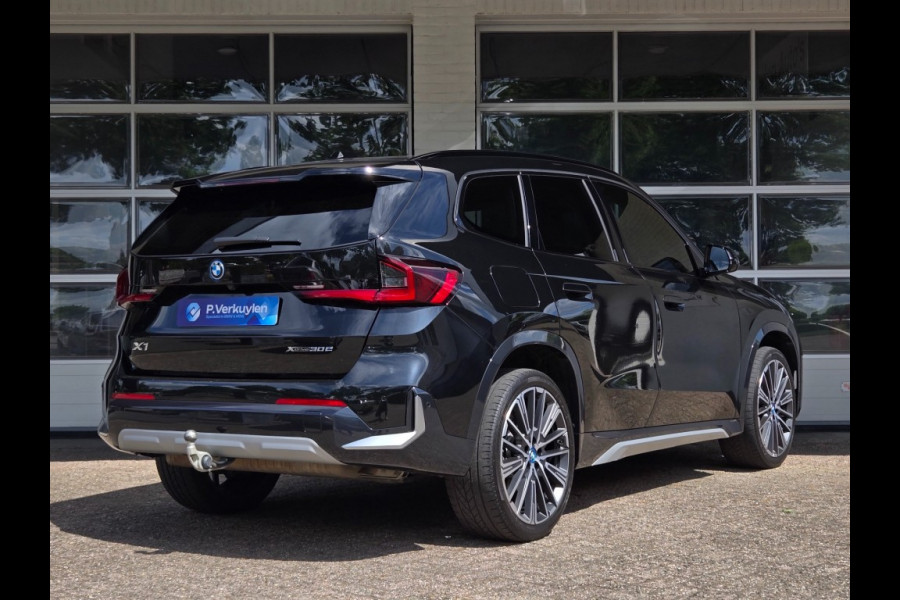 BMW X1 XDRIVE30E X-LINE I SPORTSTOELEN I LEDER I 20 INCH VELGEN I TREKHAAK I