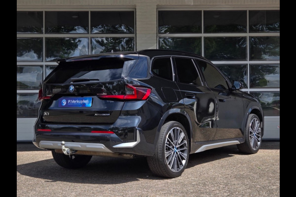 BMW X1 XDRIVE30E X-LINE I SPORTSTOELEN I LEDER I 20 INCH VELGEN I TREKHAAK I