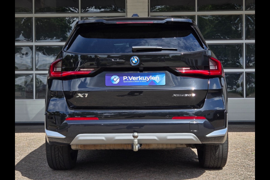 BMW X1 XDRIVE30E X-LINE I SPORTSTOELEN I LEDER I 20 INCH VELGEN I TREKHAAK I