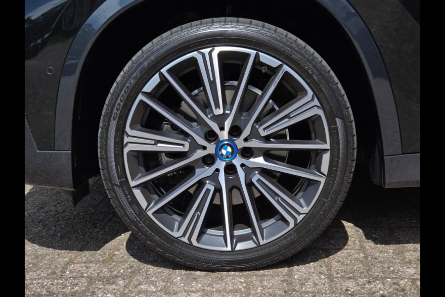 BMW X1 XDRIVE30E X-LINE I SPORTSTOELEN I LEDER I 20 INCH VELGEN I TREKHAAK I