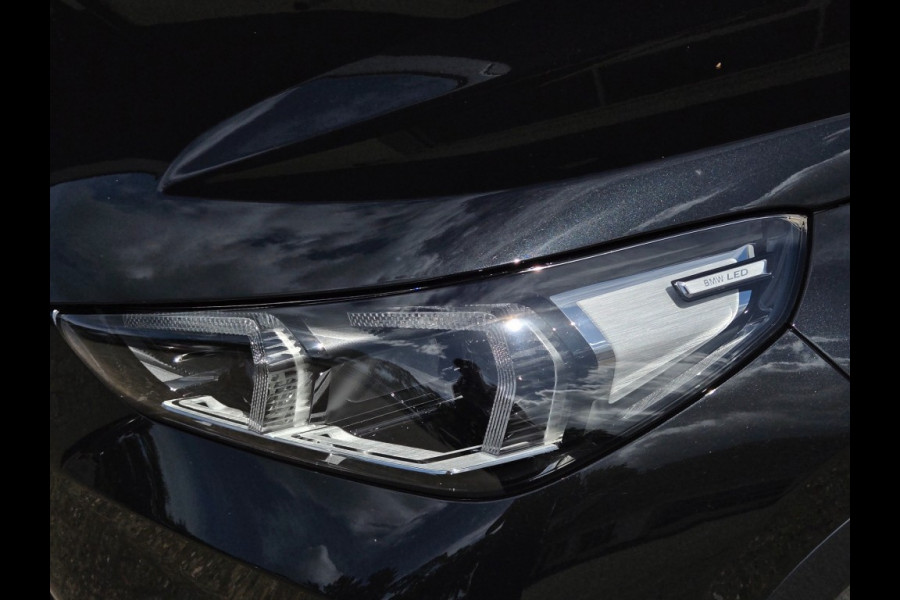 BMW X1 XDRIVE30E X-LINE I SPORTSTOELEN I LEDER I 20 INCH VELGEN I TREKHAAK I